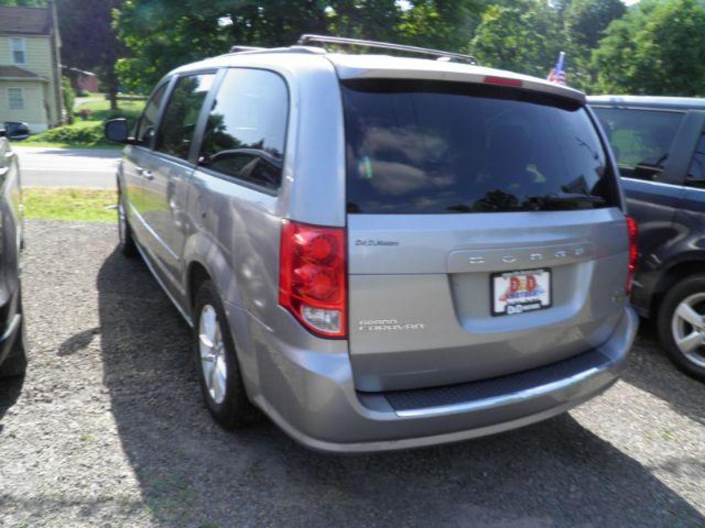 2016 Silver Dodge Grand Caravan SXT (2C4RDGCG3GR) with an 3.6L V6 engine, AT transmission, located at 15520 McMullen Hwy SW, Belair, MD, 21502, (301) 729-3700, 39.581375, -78.846451 - Photo#4