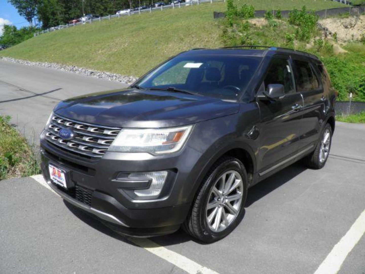2016 GRAY FORD EXPLORER Limited 4WD (1FM5K8F88GG) with an 3.5L V6 engine, AT transmission, located at 15520 McMullen Hwy SW, Belair, MD, 21502, (301) 729-3700, 39.581375, -78.846451- Photo#0