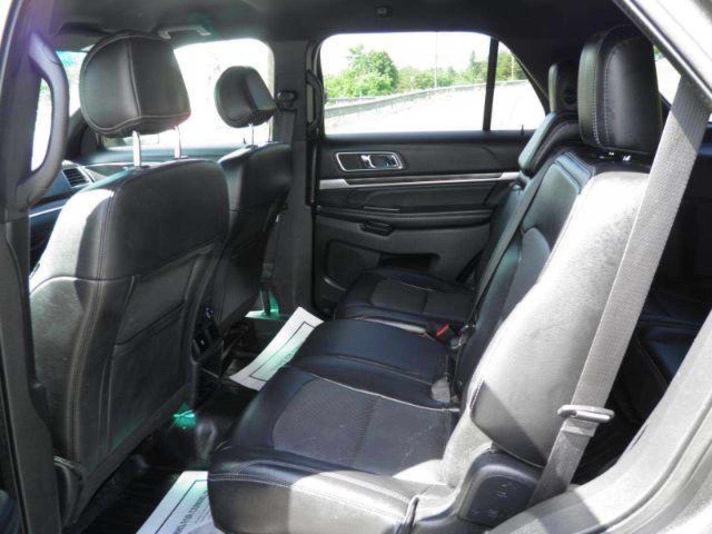 2016 GRAY FORD EXPLORER Limited 4WD (1FM5K8F88GG) with an 3.5L V6 engine, AT transmission, located at 15520 McMullen Hwy SW, Belair, MD, 21502, (301) 729-3700, 39.581375, -78.846451- Photo#4