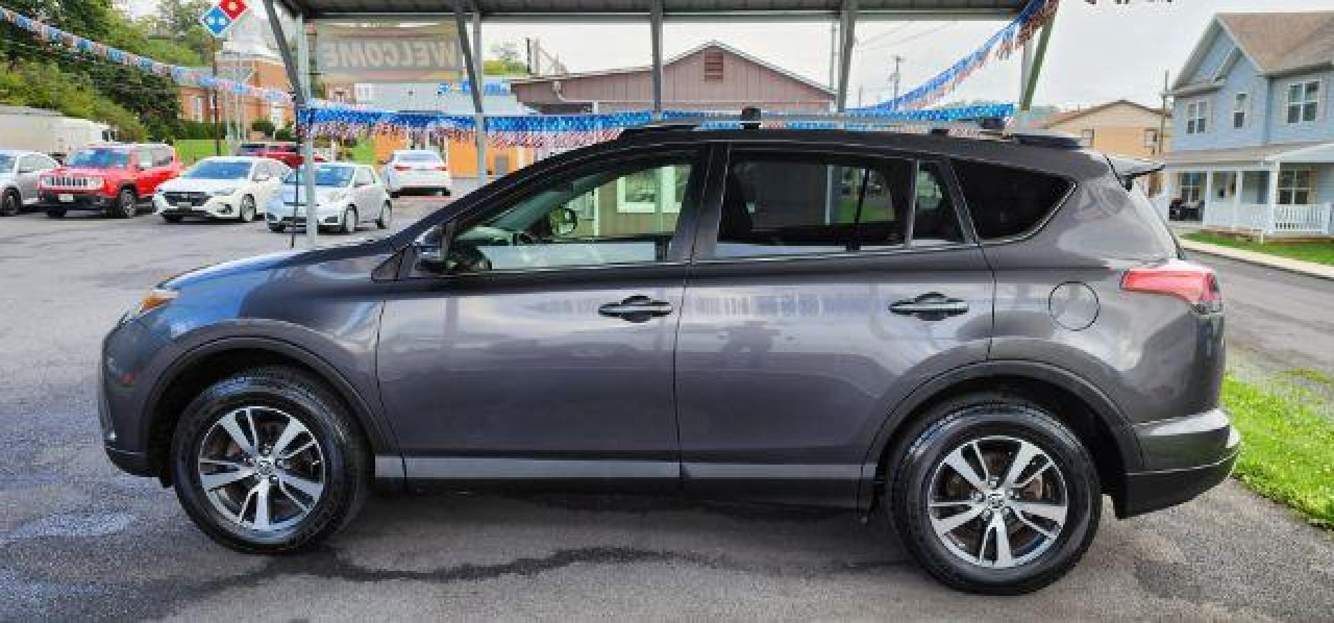 2016 Gray /Black, cloth Toyota RAV4 XLE AWD (JTMRFREV2GJ) with an 2.5L L4 engine, AT transmission, located at 15520 McMullen Hwy SW, Belair, MD, 21502, (301) 729-3700, 39.581375, -78.846451 - Photo#3