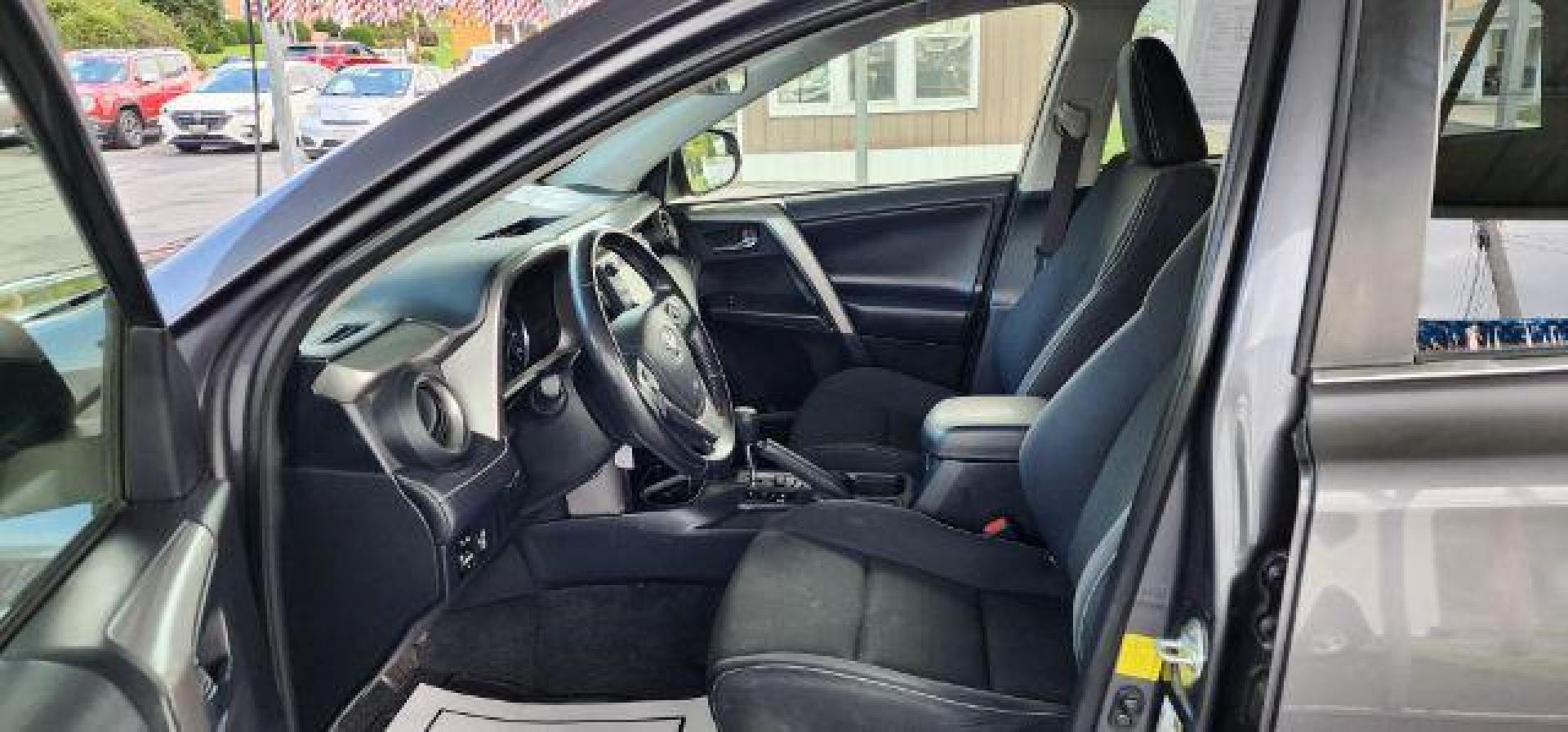 2016 Gray /Black, cloth Toyota RAV4 XLE AWD (JTMRFREV2GJ) with an 2.5L L4 engine, AT transmission, located at 15520 McMullen Hwy SW, Belair, MD, 21502, (301) 729-3700, 39.581375, -78.846451 - Photo#4