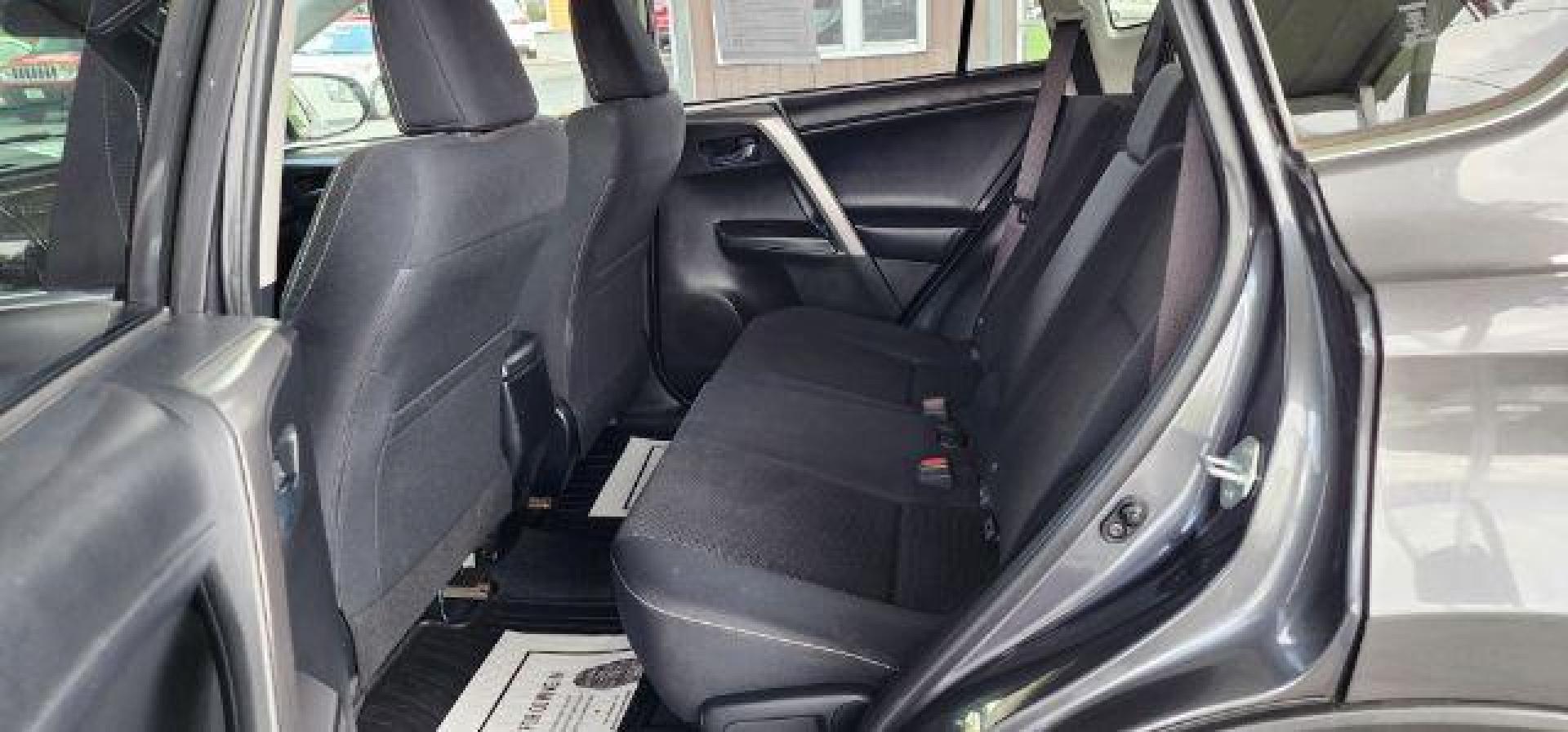 2016 Gray /Black, cloth Toyota RAV4 XLE AWD (JTMRFREV2GJ) with an 2.5L L4 engine, AT transmission, located at 15520 McMullen Hwy SW, Belair, MD, 21502, (301) 729-3700, 39.581375, -78.846451 - Photo#7