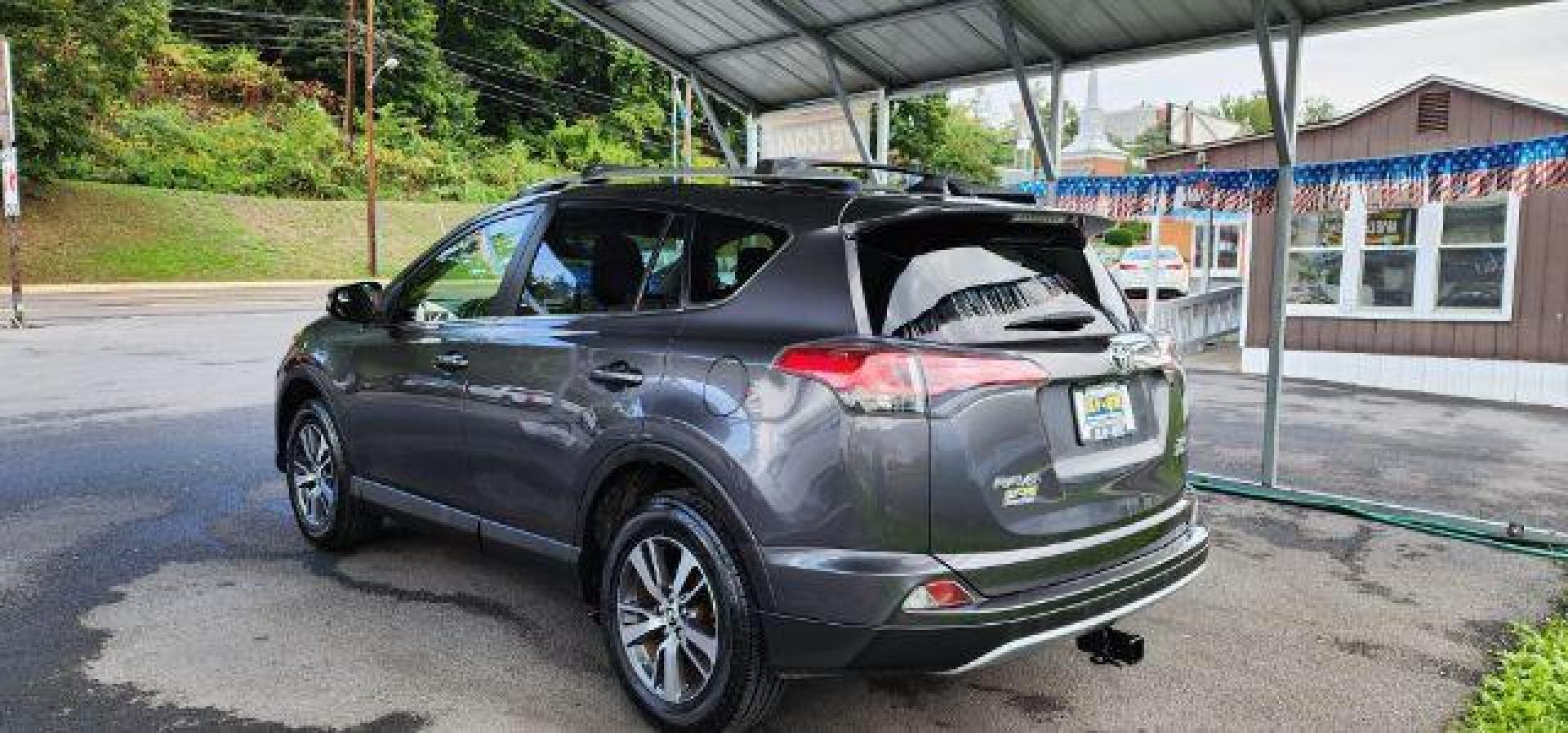 2016 Gray /Black, cloth Toyota RAV4 XLE AWD (JTMRFREV2GJ) with an 2.5L L4 engine, AT transmission, located at 15520 McMullen Hwy SW, Belair, MD, 21502, (301) 729-3700, 39.581375, -78.846451 - Photo#8