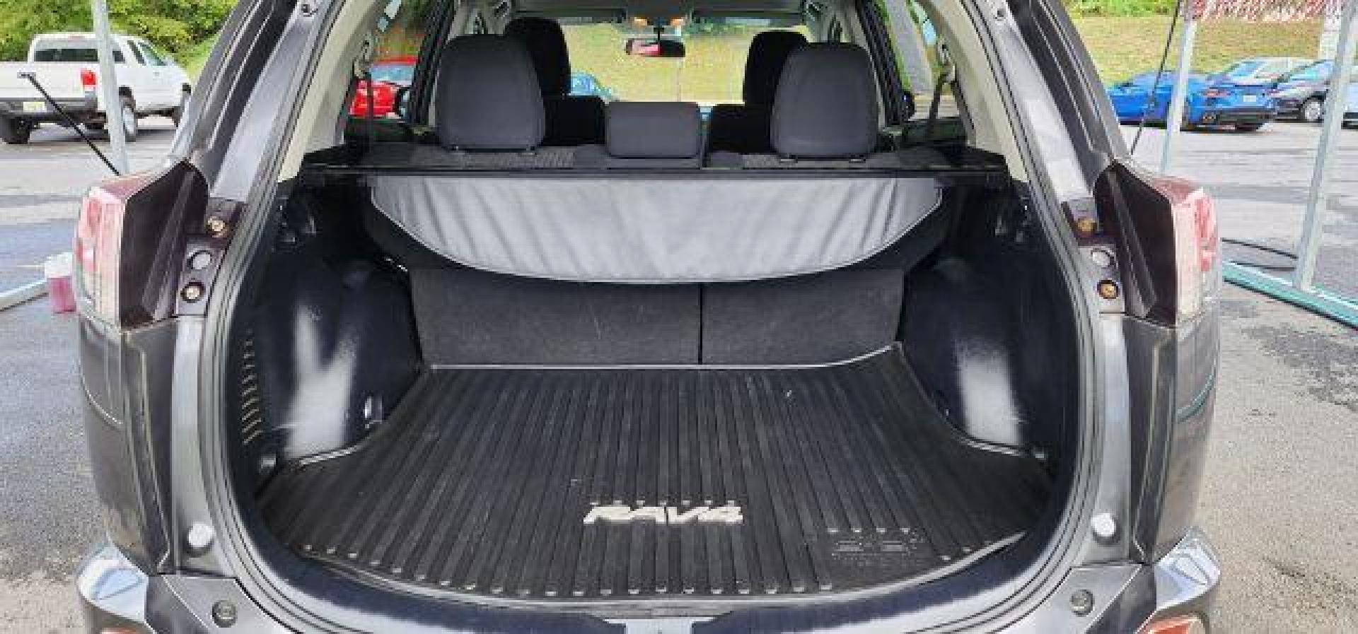 2016 Gray /Black, cloth Toyota RAV4 XLE AWD (JTMRFREV2GJ) with an 2.5L L4 engine, AT transmission, located at 15520 McMullen Hwy SW, Belair, MD, 21502, (301) 729-3700, 39.581375, -78.846451 - Photo#10