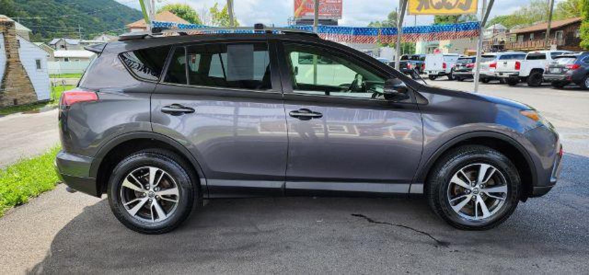 2016 Gray /Black, cloth Toyota RAV4 XLE AWD (JTMRFREV2GJ) with an 2.5L L4 engine, AT transmission, located at 15520 McMullen Hwy SW, Belair, MD, 21502, (301) 729-3700, 39.581375, -78.846451 - Photo#12