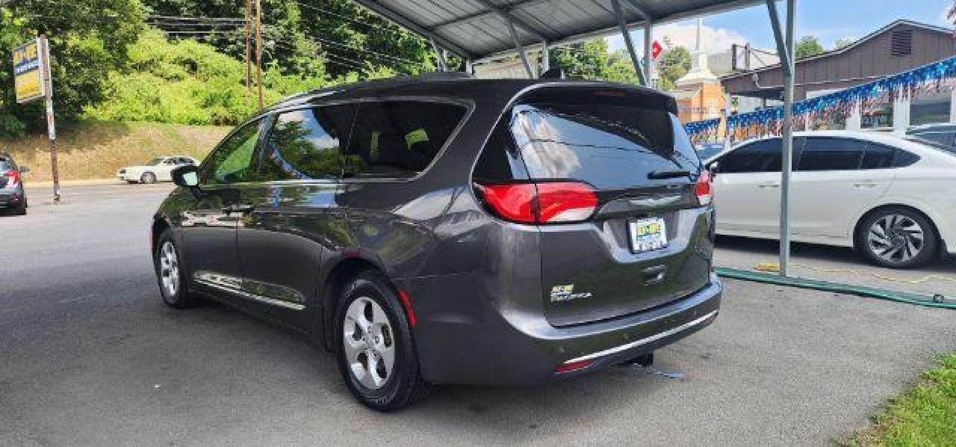 2017 GRAY /Leather Black CHRYSLER PACIFICA TRG (2C4RC1EG1HR) with an 3.6L V6 engine, AT transmission, located at 15520 McMullen Hwy SW, Belair, MD, 21502, (301) 729-3700, 39.581375, -78.846451 - Photo#9