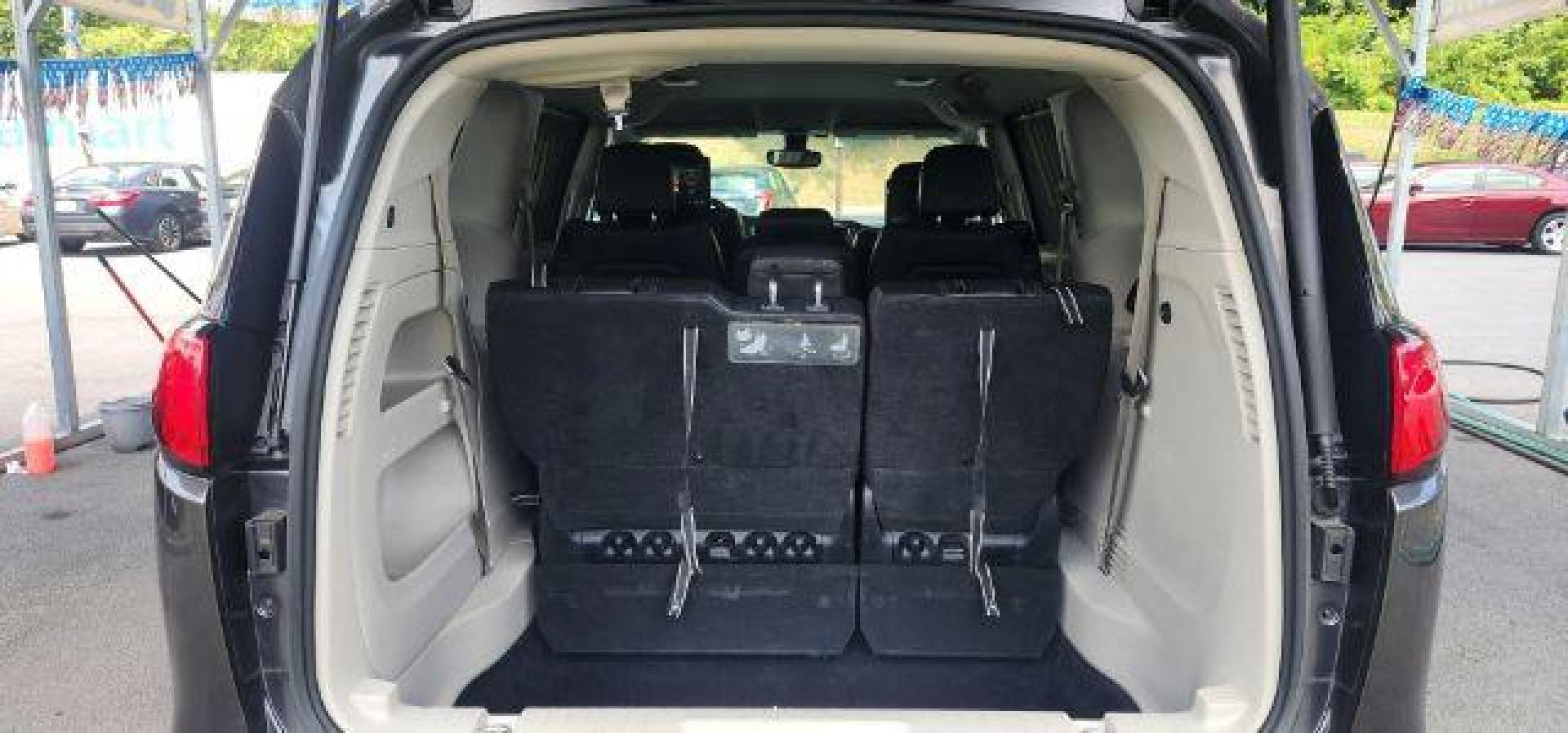 2017 GRAY /Leather Black CHRYSLER PACIFICA TRG (2C4RC1EG1HR) with an 3.6L V6 engine, AT transmission, located at 15520 McMullen Hwy SW, Belair, MD, 21502, (301) 729-3700, 39.581375, -78.846451 - Photo#11