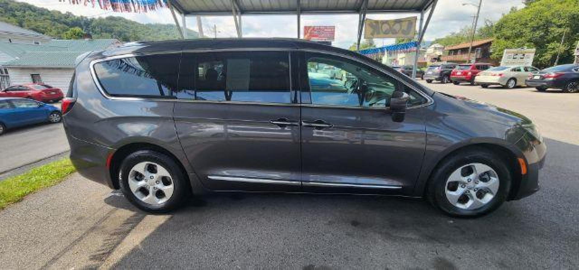 2017 GRAY /Leather Black CHRYSLER PACIFICA TRG (2C4RC1EG1HR) with an 3.6L V6 engine, AT transmission, located at 15520 McMullen Hwy SW, Belair, MD, 21502, (301) 729-3700, 39.581375, -78.846451 - Photo#13