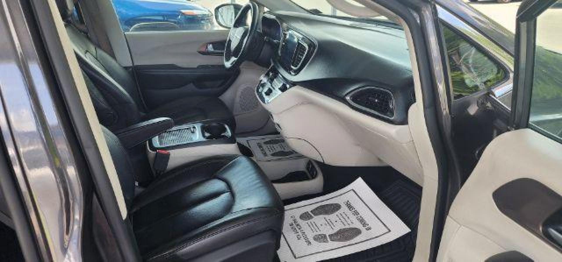 2017 GRAY /Leather Black CHRYSLER PACIFICA TRG (2C4RC1EG1HR) with an 3.6L V6 engine, AT transmission, located at 15520 McMullen Hwy SW, Belair, MD, 21502, (301) 729-3700, 39.581375, -78.846451 - Photo#15