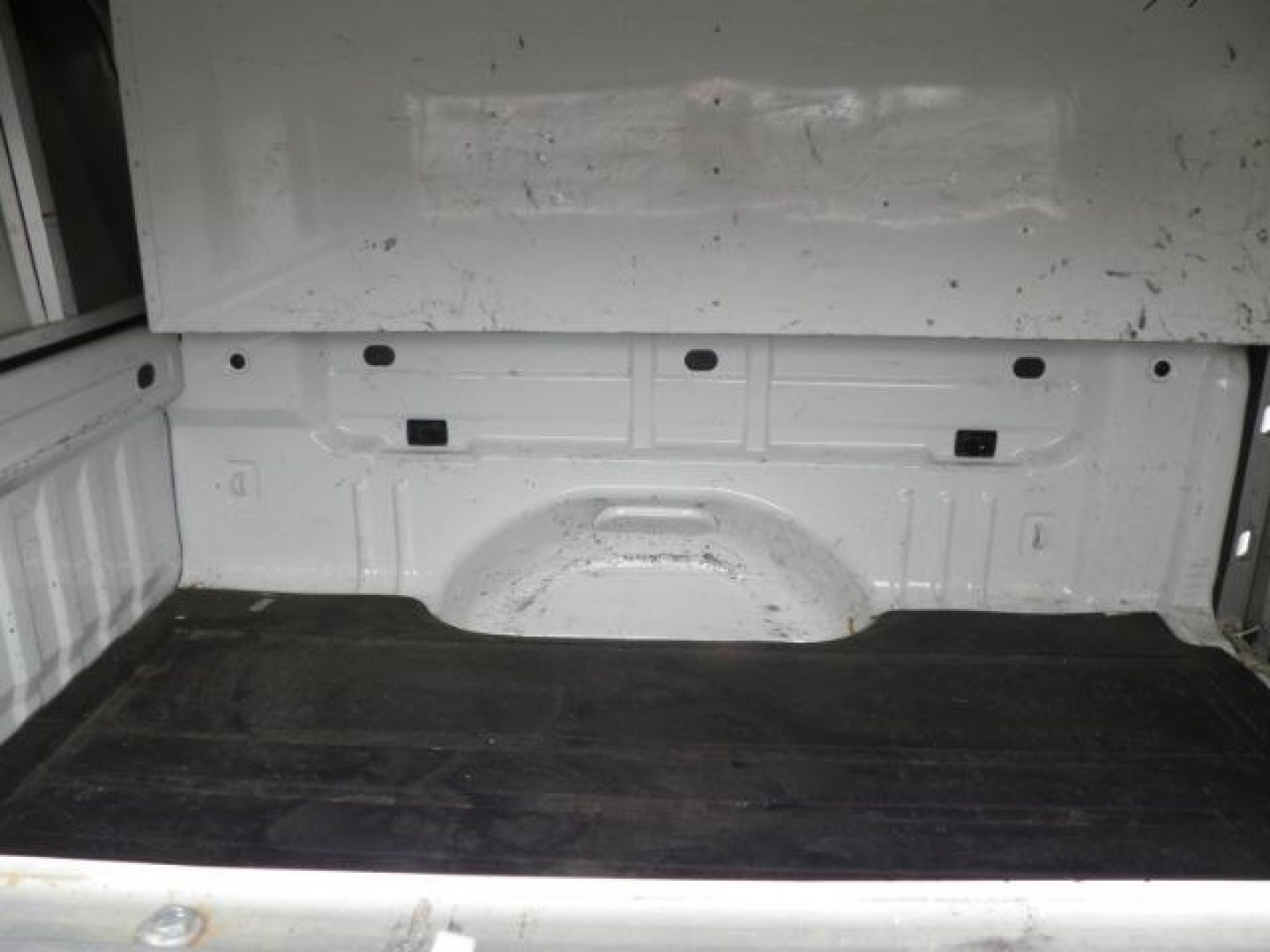 2017 WHITE Chevrolet Colorado WT (1GCHTBEA7H1) with an 2.5L I-4 gasoline direct injection engine, AT transmission, located at 15520 McMullen Hwy SW, Belair, MD, 21502, (301) 729-3700, 39.581375, -78.846451- Photo#4