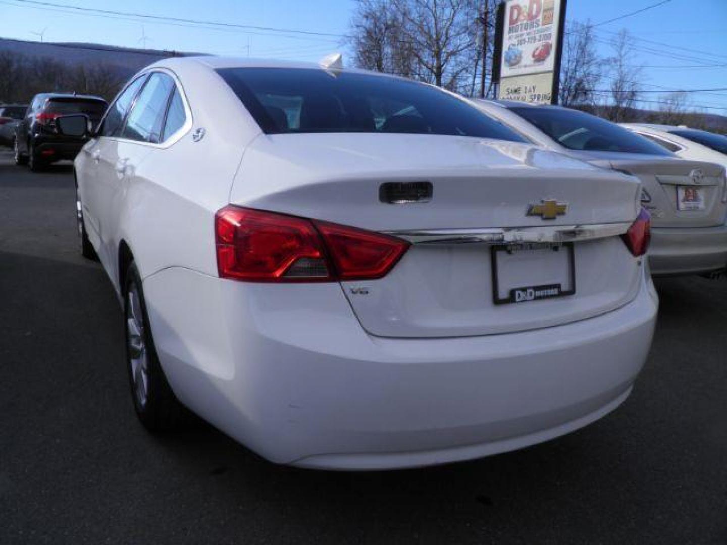 2017 White Chevrolet Impala LT (2G1105S31H9) with an 3.6L V6 engine, AT transmission, located at 15520 McMullen Hwy SW, Belair, MD, 21502, (301) 729-3700, 39.581375, -78.846451 - Photo#4