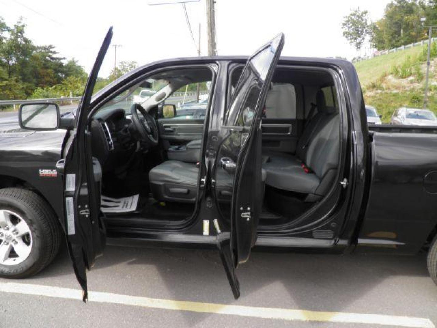 2017 Black /Black/Diesel Gray, cloth Dodge Ram 1500 SLT Crew Cab LWB 4WD (1C6RR7TT5HS) with an 5.7L V8 engine, AT transmission, located at 15520 McMullen Hwy SW, Belair, MD, 21502, (301) 729-3700, 39.581375, -78.846451 - Photo#5