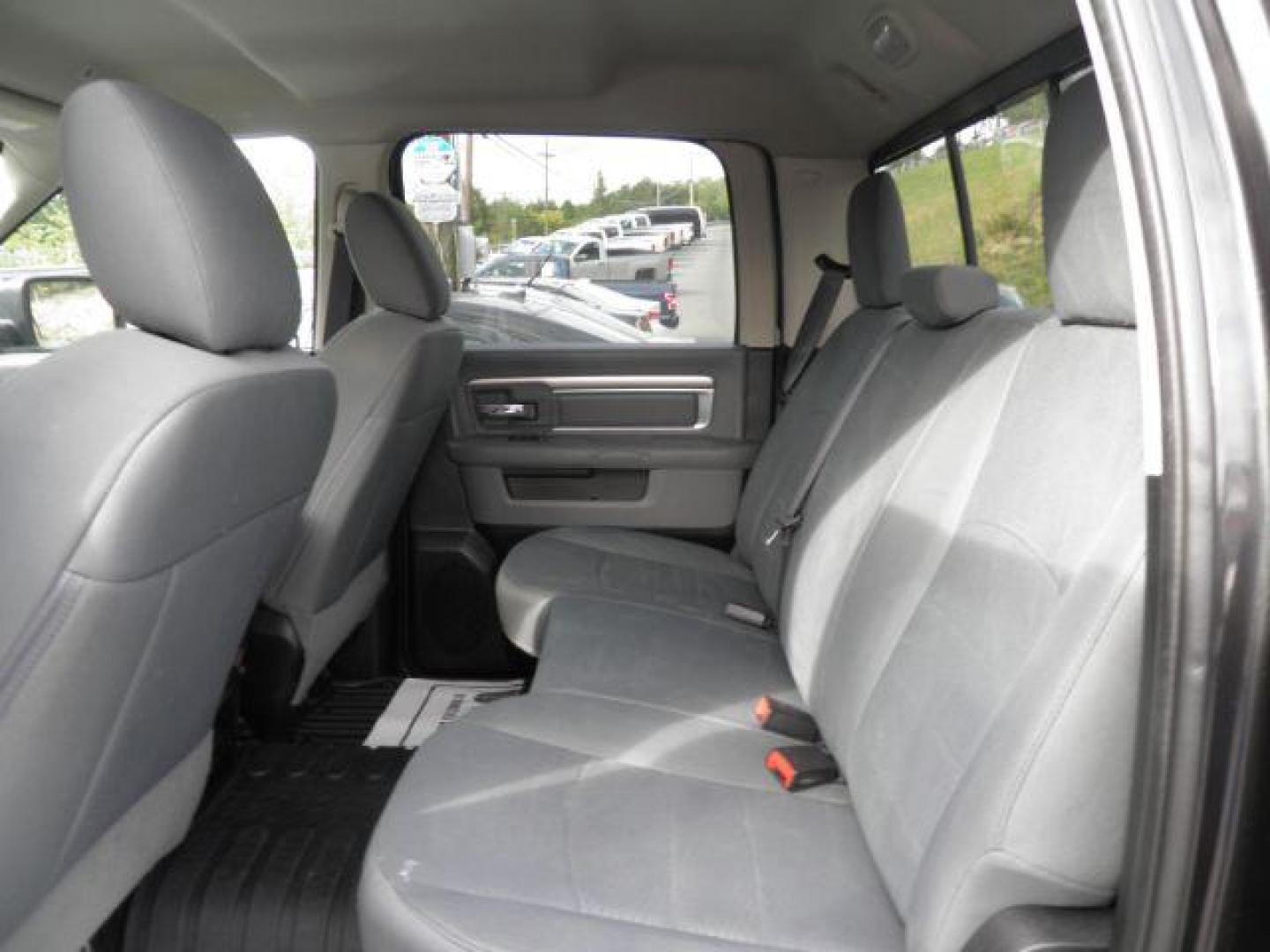 2017 Black /Black/Diesel Gray, cloth Dodge Ram 1500 SLT Crew Cab LWB 4WD (1C6RR7TT5HS) with an 5.7L V8 engine, AT transmission, located at 15520 McMullen Hwy SW, Belair, MD, 21502, (301) 729-3700, 39.581375, -78.846451 - Photo#6