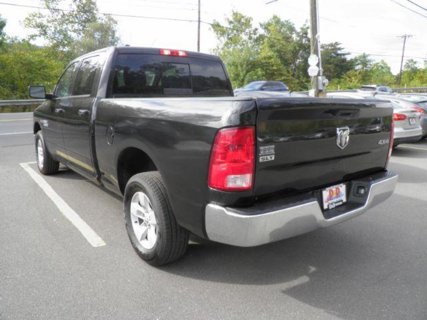 2017 Black /Black/Diesel Gray, cloth Dodge Ram 1500 SLT Crew Cab LWB 4WD (1C6RR7TT5HS) with an 5.7L V8 engine, AT transmission, located at 15520 McMullen Hwy SW, Belair, MD, 21502, (301) 729-3700, 39.581375, -78.846451 - Photo#9