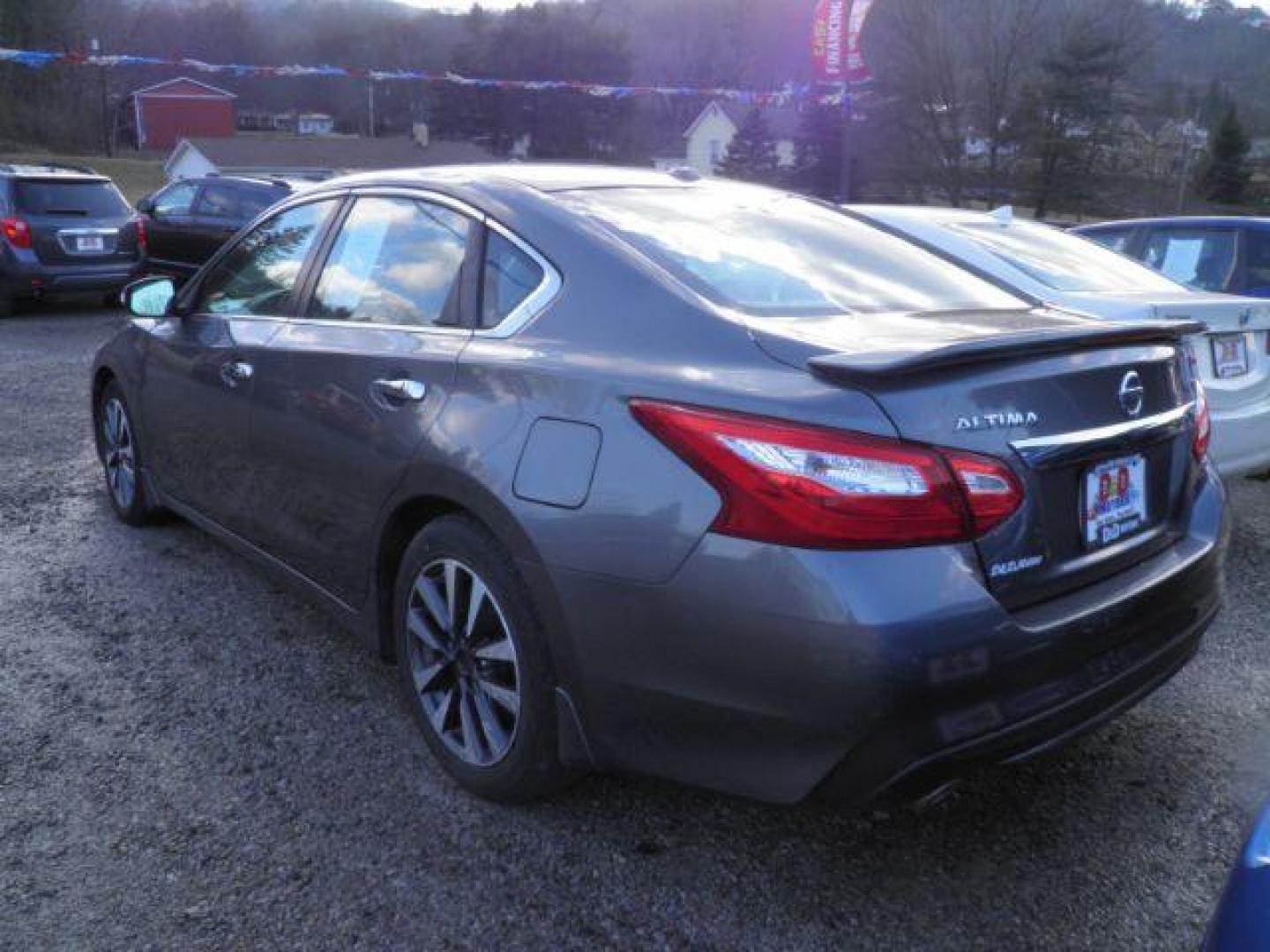 2017 GRAY Nissan Altima 2.5 SV (1N4AL3AP6HC) with an 2.5 L4 engine, AT transmission, located at 19521 New George's Creek Rd SW, Barton, MD, 21521, (301) 463-2404, 39.524323, -79.017906 - Photo#4