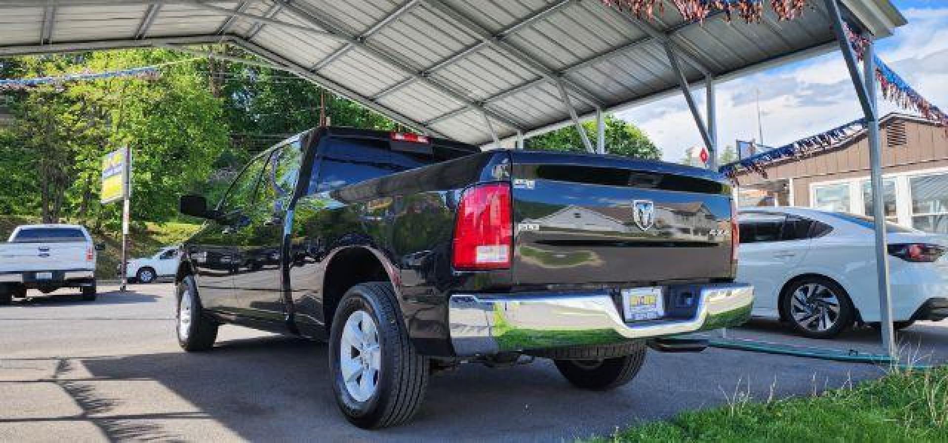 2017 BLACK /Black/Diesel Gray, cloth RAM 1500 SLT Crew Cab LWB 4WD (1C6RR7TT5HS) with an 5.7 V8 engine, AT transmission, located at 15520 McMullen Hwy SW, Belair, MD, 21502, (301) 729-3700, 39.581375, -78.846451 - Photo#9