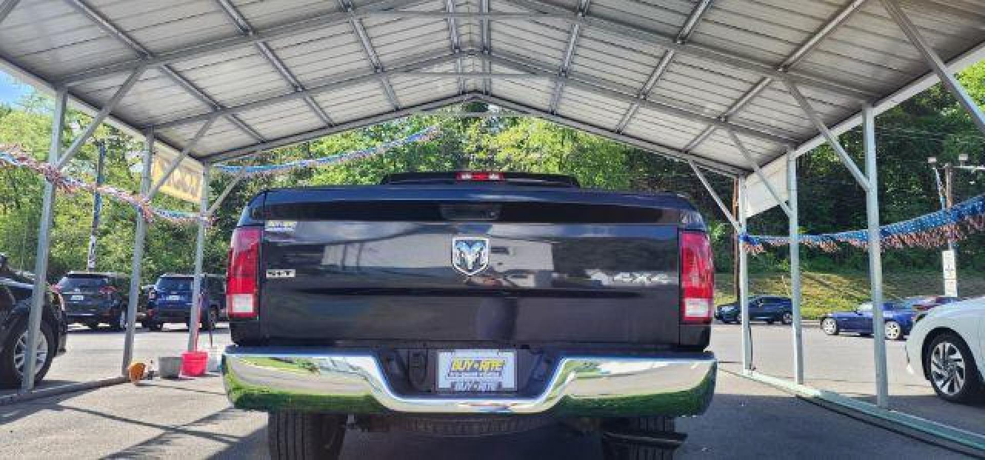 2017 BLACK /Black/Diesel Gray, cloth RAM 1500 SLT Crew Cab LWB 4WD (1C6RR7TT5HS) with an 5.7 V8 engine, AT transmission, located at 15520 McMullen Hwy SW, Belair, MD, 21502, (301) 729-3700, 39.581375, -78.846451 - Photo#10
