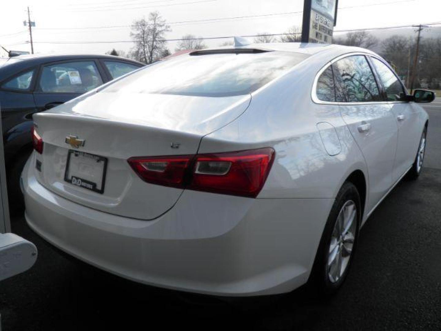 2018 White Chevrolet Malibu LT (1G1ZD5ST4JF) with an 1.5L I4 engine, AT transmission, located at 15520 McMullen Hwy SW, Belair, MD, 21502, (301) 729-3700, 39.581375, -78.846451 - Photo#4