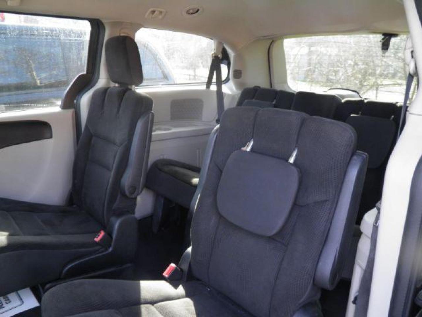 2018 Black Dodge Grand Caravan SE (2C4RDGBG7JR) with an 3.6L V6 engine, AT transmission, located at 15520 McMullen Hwy SW, Belair, MD, 21502, (301) 729-3700, 39.581375, -78.846451 - Photo#3