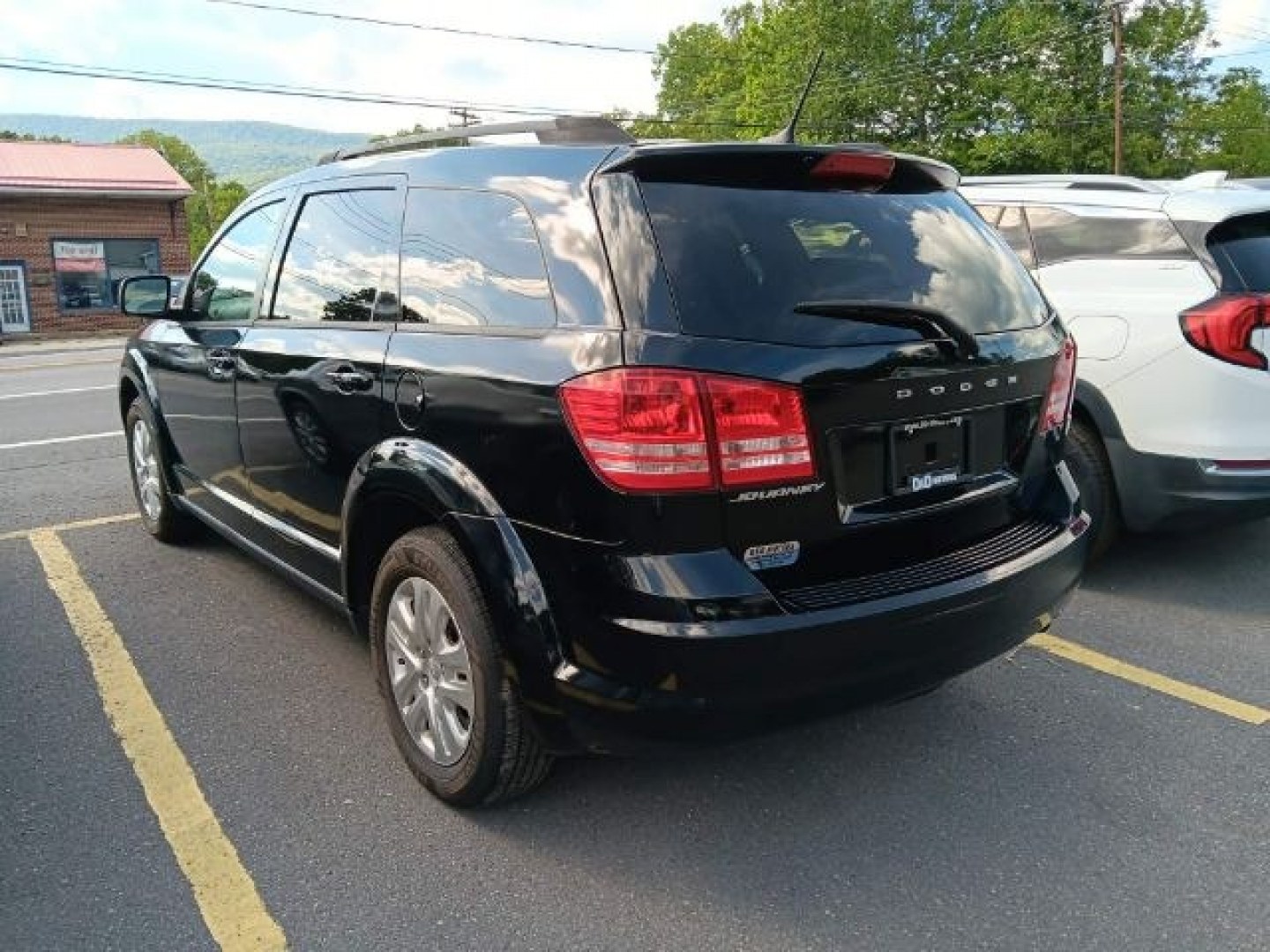 2018 BLACK Dodge Journey SE (3C4PDCAB2JT) with an 2.4L L4 engine, AT transmission, located at 15520 McMullen Hwy SW, Belair, MD, 21502, (301) 729-3700, 39.581375, -78.846451- Photo#5