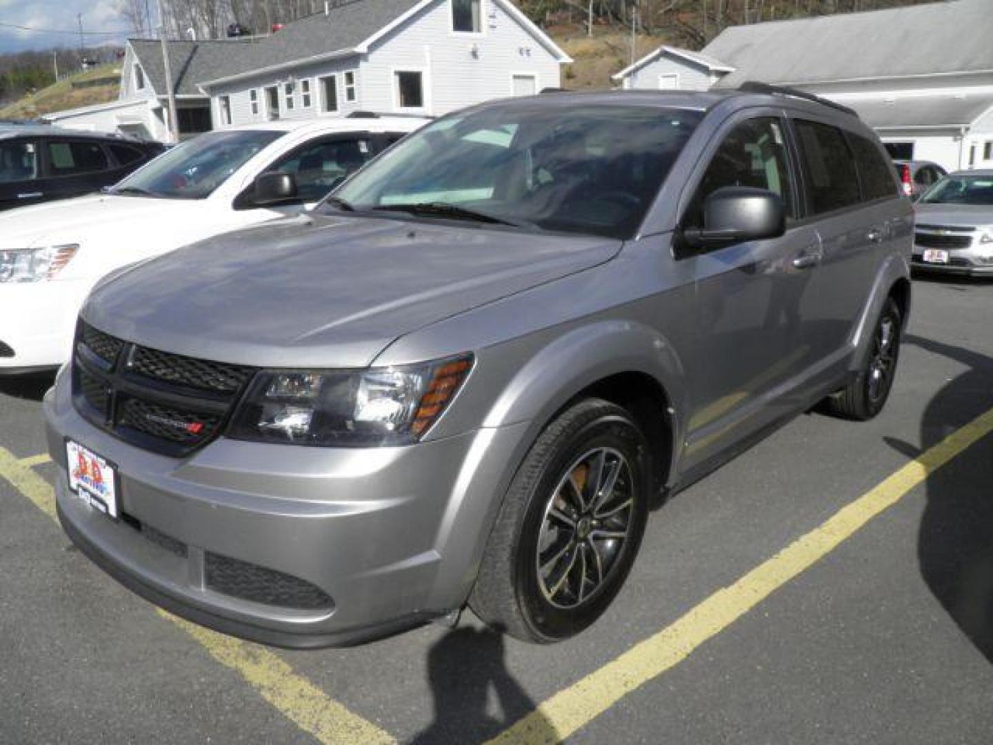 2018 gray Dodge Journey SE (3C4PDCAB5JT) with an 2.4L I4 engine, AT transmission, located at 19521 New George's Creek Rd SW, Barton, MD, 21521, (301) 463-2404, 39.524323, -79.017906 - Photo#0