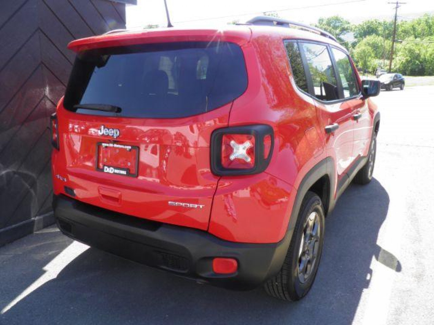 2018 RED Jeep Renegade Sport 4x4 (ZACCJBAB9JP) with an 2.4L L4 engine, AT transmission, located at 15520 McMullen Hwy SW, Belair, MD, 21502, (301) 729-3700, 39.581375, -78.846451- Photo#5