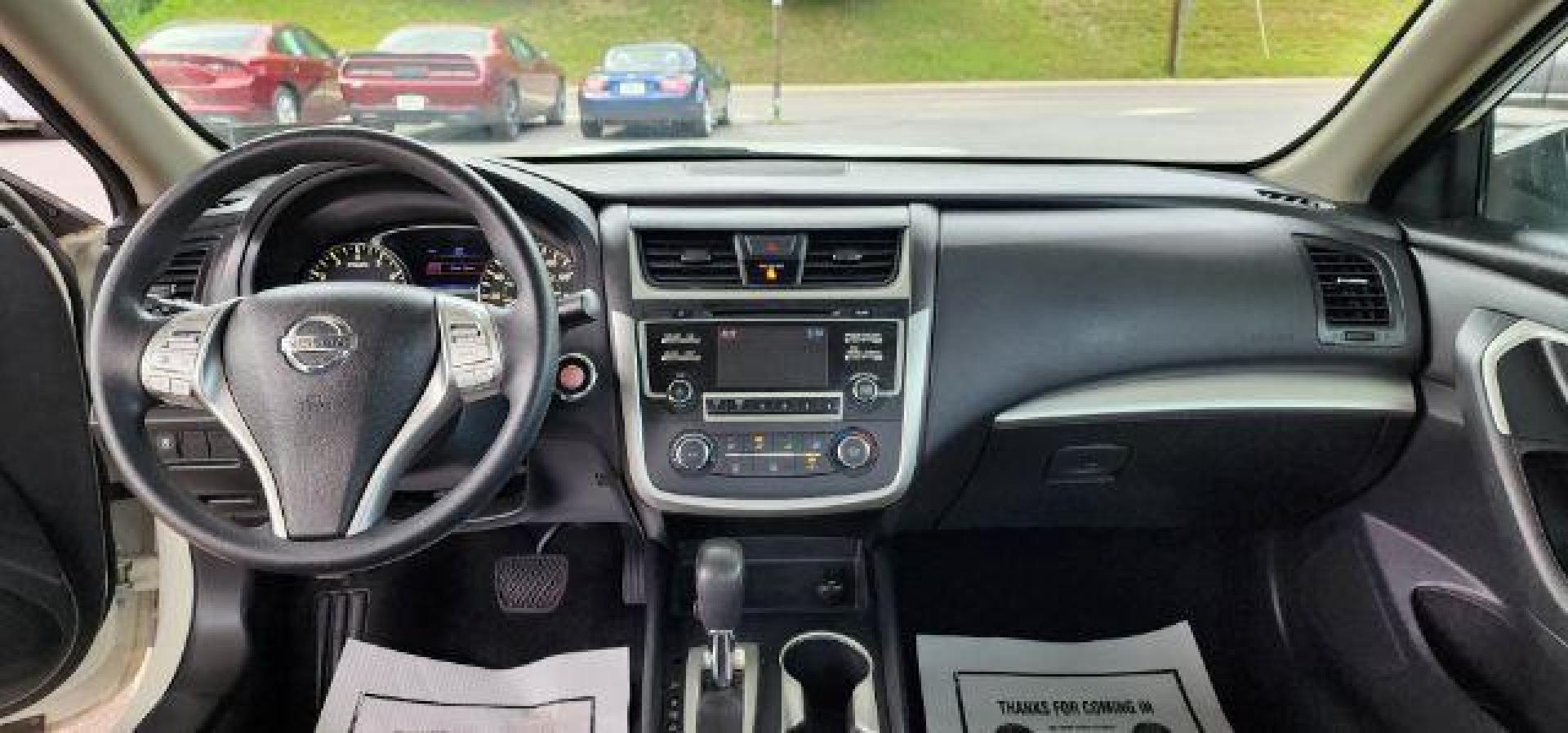 2018 White /Charcoal, cloth Nissan Altima 2.5 S (1N4AL3APXJC) with an 2.5L I4 engine, AT transmission, located at 19521 New George's Creek Rd SW, Barton, MD, 21521, (301) 463-2404, 39.524323, -79.017906 - Photo#5