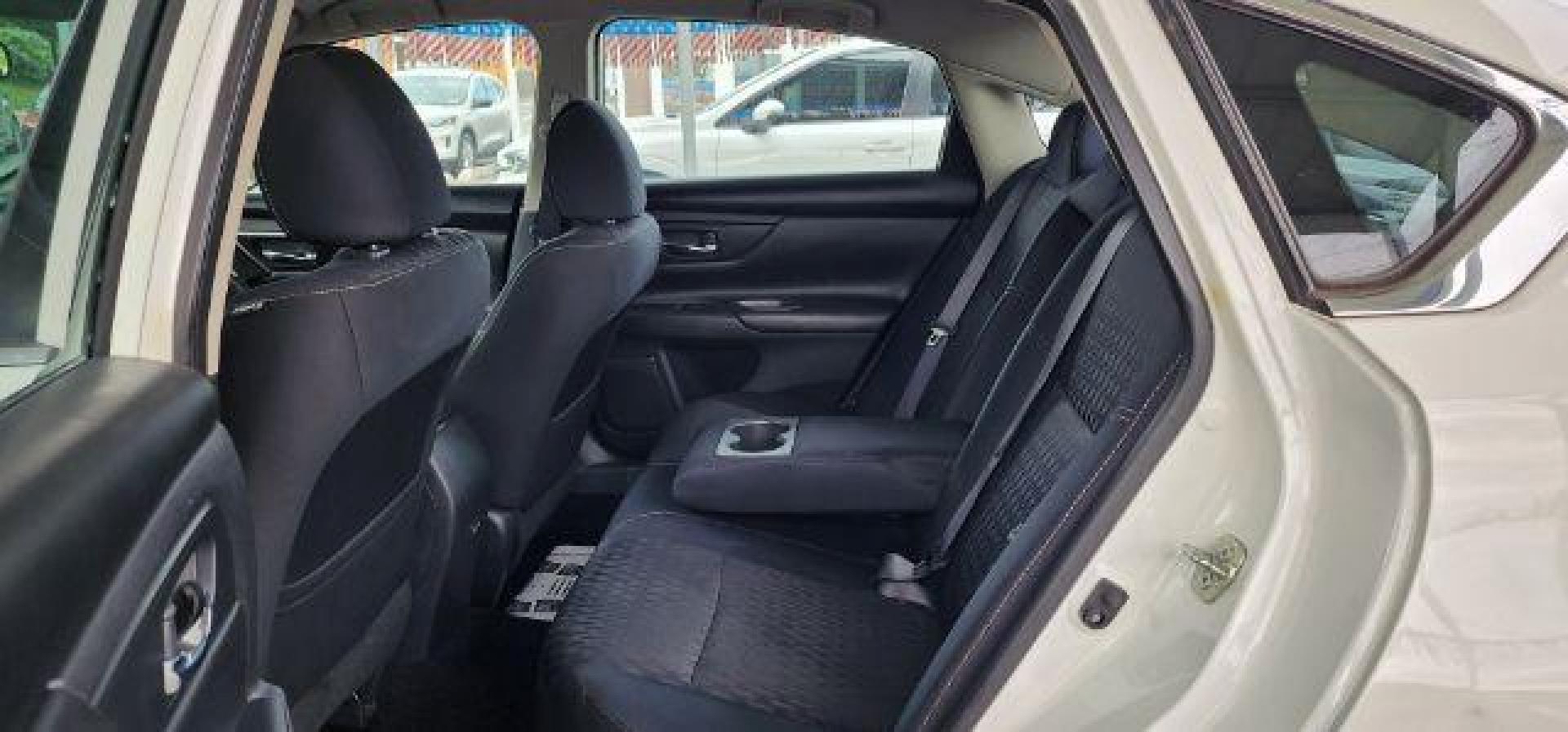 2018 White /Charcoal, cloth Nissan Altima 2.5 S (1N4AL3APXJC) with an 2.5L I4 engine, AT transmission, located at 19521 New George's Creek Rd SW, Barton, MD, 21521, (301) 463-2404, 39.524323, -79.017906 - Photo#6