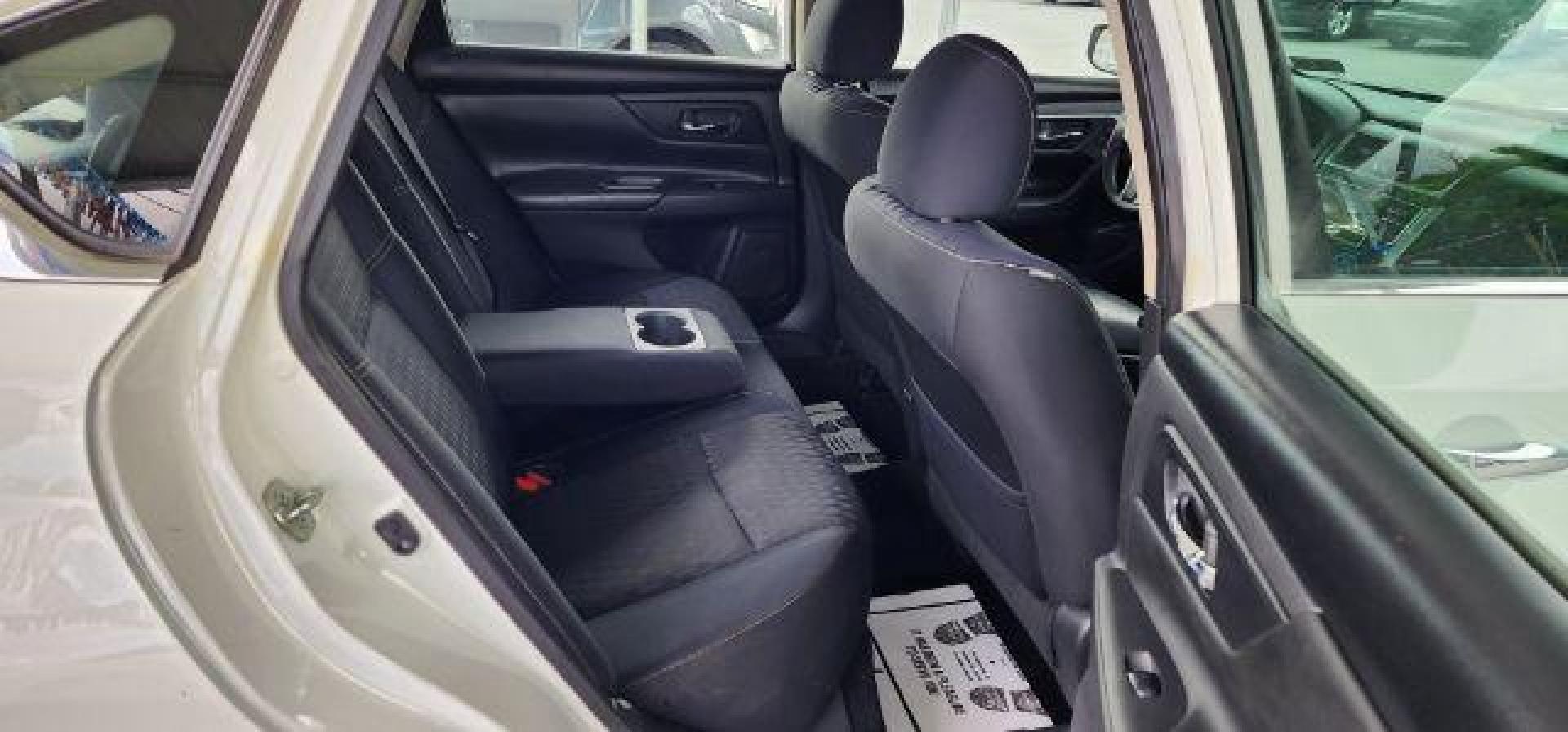 2018 White /Charcoal, cloth Nissan Altima 2.5 S (1N4AL3APXJC) with an 2.5L I4 engine, AT transmission, located at 19521 New George's Creek Rd SW, Barton, MD, 21521, (301) 463-2404, 39.524323, -79.017906 - Photo#9