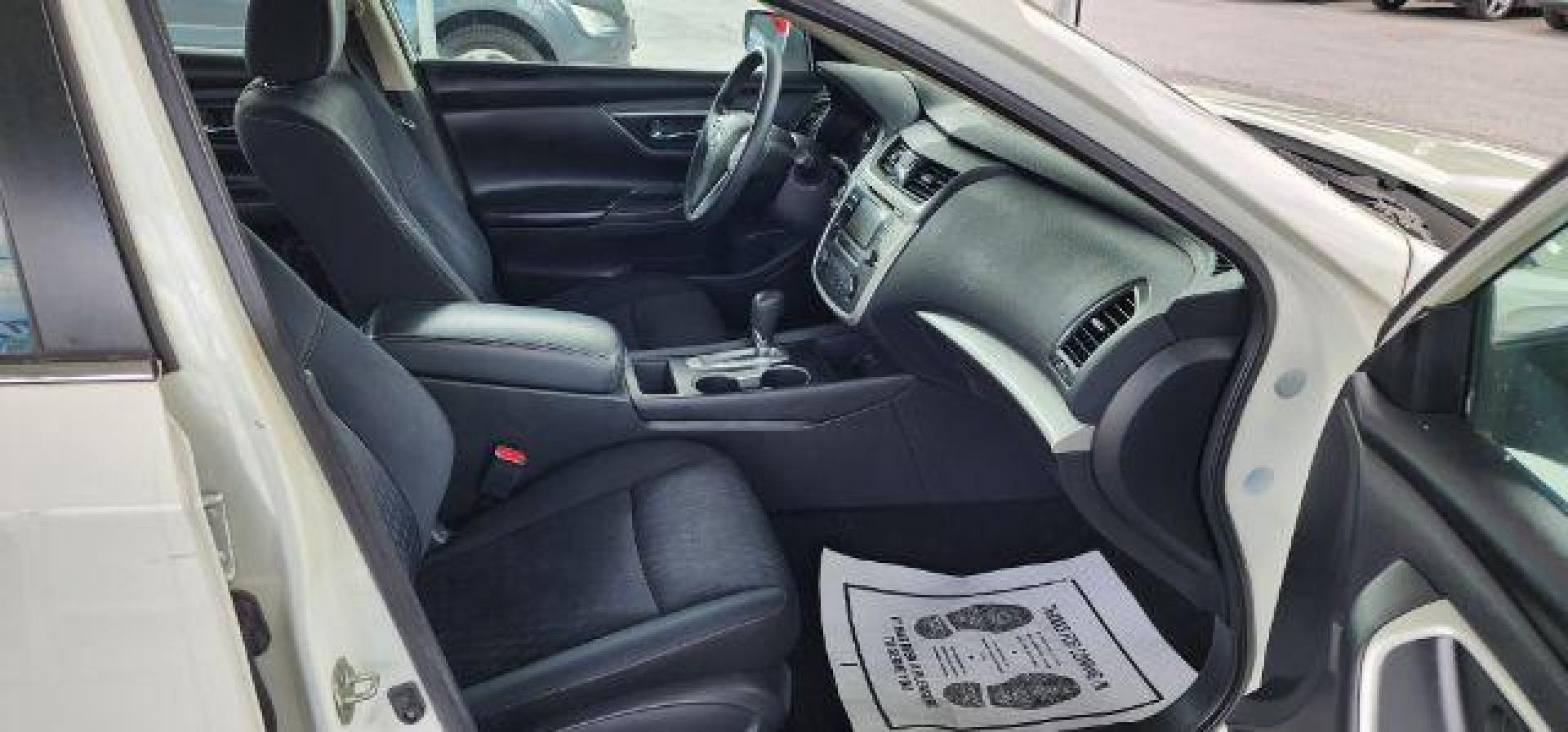 2018 White /Charcoal, cloth Nissan Altima 2.5 S (1N4AL3APXJC) with an 2.5L I4 engine, AT transmission, located at 19521 New George's Creek Rd SW, Barton, MD, 21521, (301) 463-2404, 39.524323, -79.017906 - Photo#10