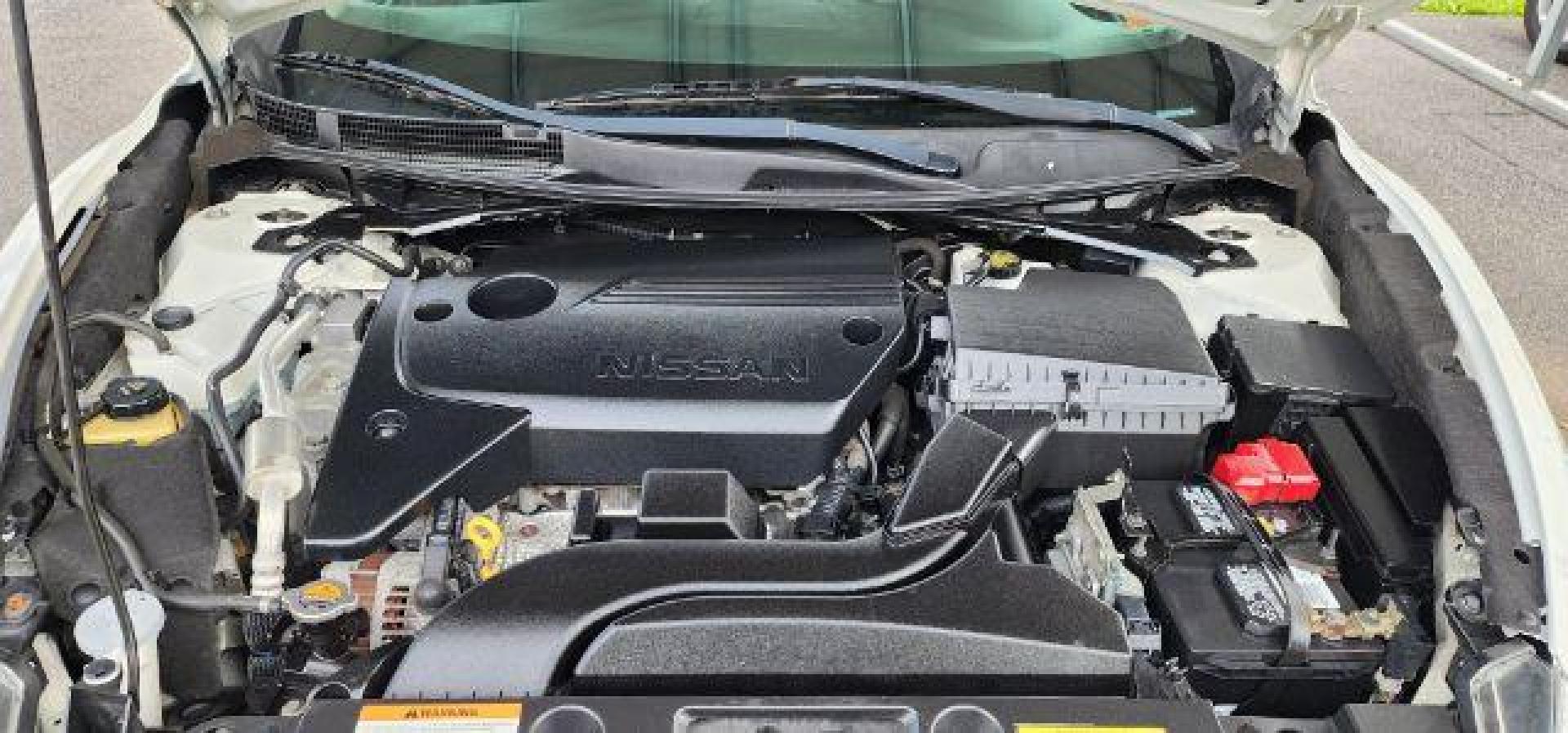 2018 White /Charcoal, cloth Nissan Altima 2.5 S (1N4AL3APXJC) with an 2.5L I4 engine, AT transmission, located at 19521 New George's Creek Rd SW, Barton, MD, 21521, (301) 463-2404, 39.524323, -79.017906 - Photo#11