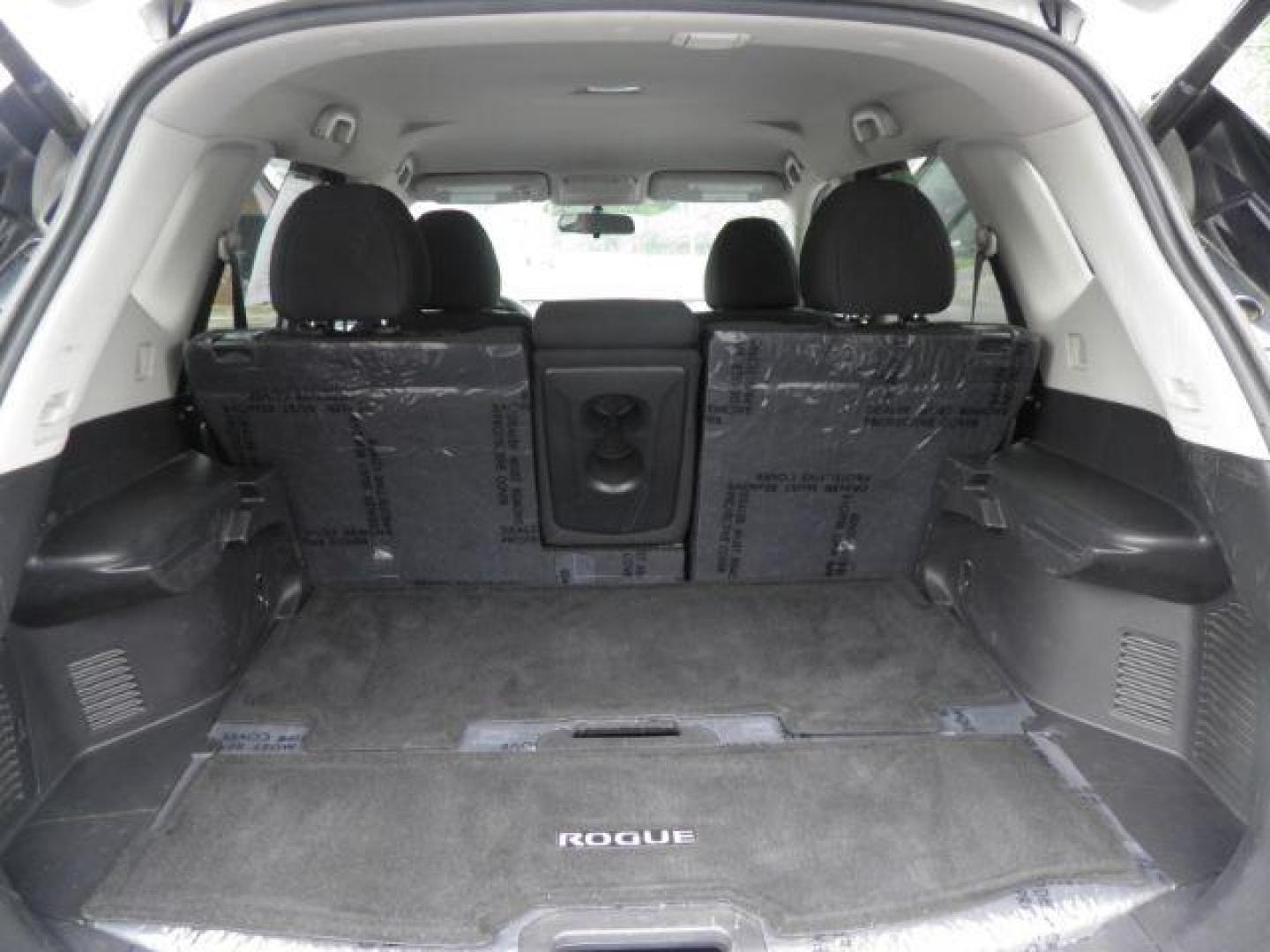 2018 SILVER Nissan Rogue SV (5N1AT2MVXJC) with an 2.5 L4 engine, AT transmission, located at 15520 McMullen Hwy SW, Belair, MD, 21502, (301) 729-3700, 39.581375, -78.846451- Photo#4