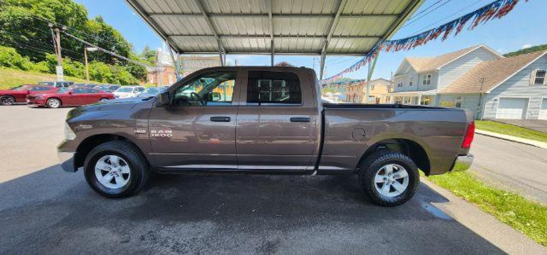 2018 BROWN /Black/Diesel Gray, vinyl RAM 1500 Tradesman Crew Cab LWB 4WD (1C6RR7ST2JS) with an 5.7 V8 engine, AT transmission, located at 15520 McMullen Hwy SW, Belair, MD, 21502, (301) 729-3700, 39.581375, -78.846451 - Photo#3