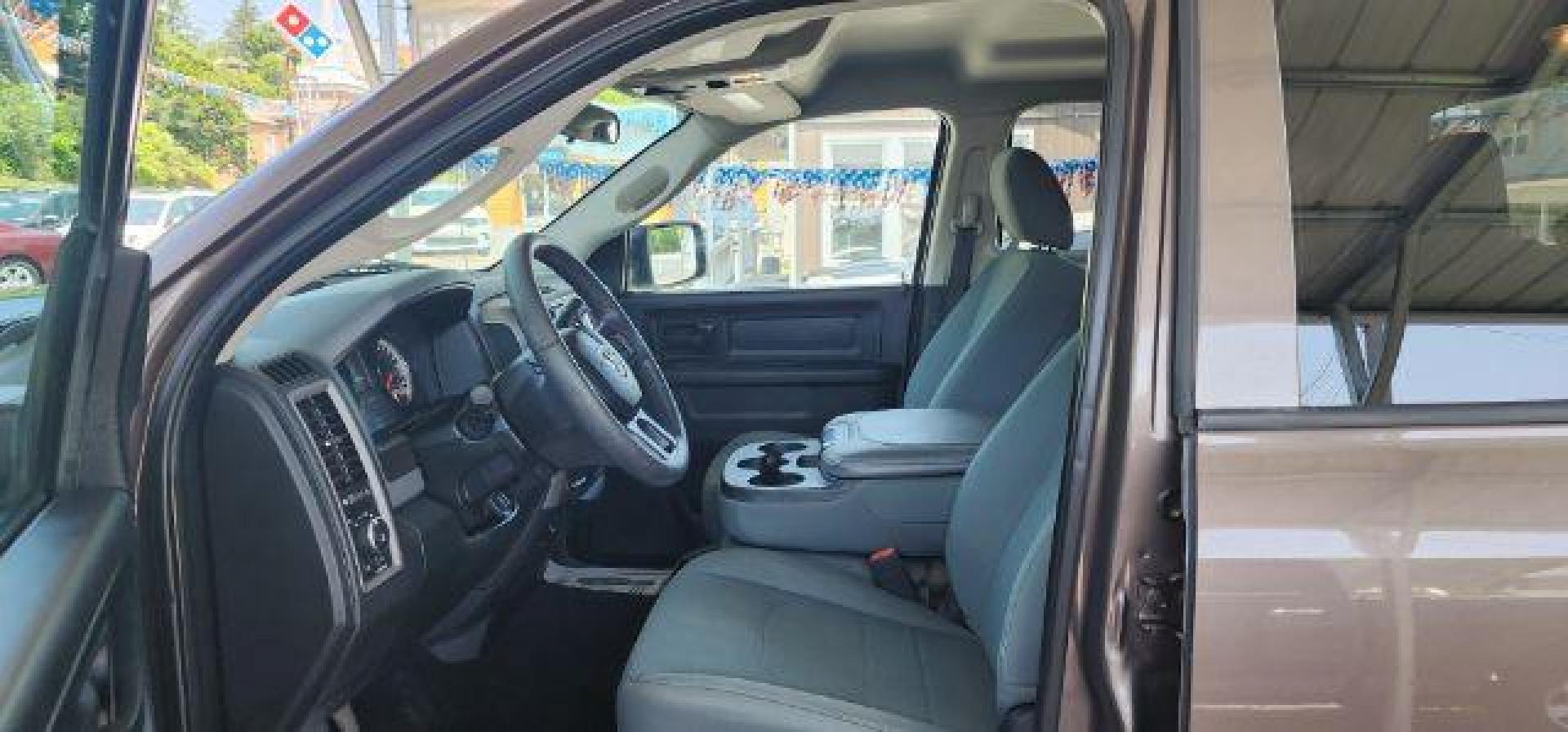 2018 BROWN /Black/Diesel Gray, vinyl RAM 1500 Tradesman Crew Cab LWB 4WD (1C6RR7ST2JS) with an 5.7 V8 engine, AT transmission, located at 15520 McMullen Hwy SW, Belair, MD, 21502, (301) 729-3700, 39.581375, -78.846451 - Photo#4