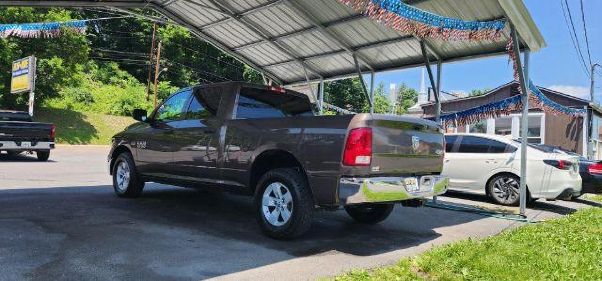 2018 BROWN /Black/Diesel Gray, vinyl RAM 1500 Tradesman Crew Cab LWB 4WD (1C6RR7ST2JS) with an 5.7 V8 engine, AT transmission, located at 15520 McMullen Hwy SW, Belair, MD, 21502, (301) 729-3700, 39.581375, -78.846451 - Photo#8