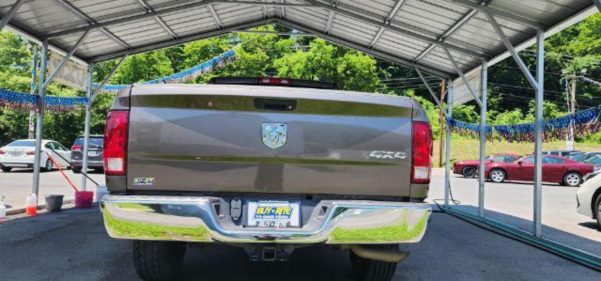 2018 BROWN /Black/Diesel Gray, vinyl RAM 1500 Tradesman Crew Cab LWB 4WD (1C6RR7ST2JS) with an 5.7 V8 engine, AT transmission, located at 15520 McMullen Hwy SW, Belair, MD, 21502, (301) 729-3700, 39.581375, -78.846451 - Photo#9