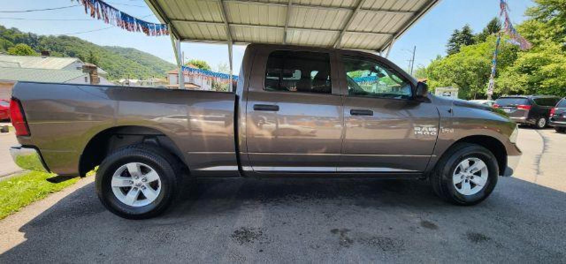 2018 BROWN /Black/Diesel Gray, vinyl RAM 1500 Tradesman Crew Cab LWB 4WD (1C6RR7ST2JS) with an 5.7 V8 engine, AT transmission, located at 15520 McMullen Hwy SW, Belair, MD, 21502, (301) 729-3700, 39.581375, -78.846451 - Photo#12