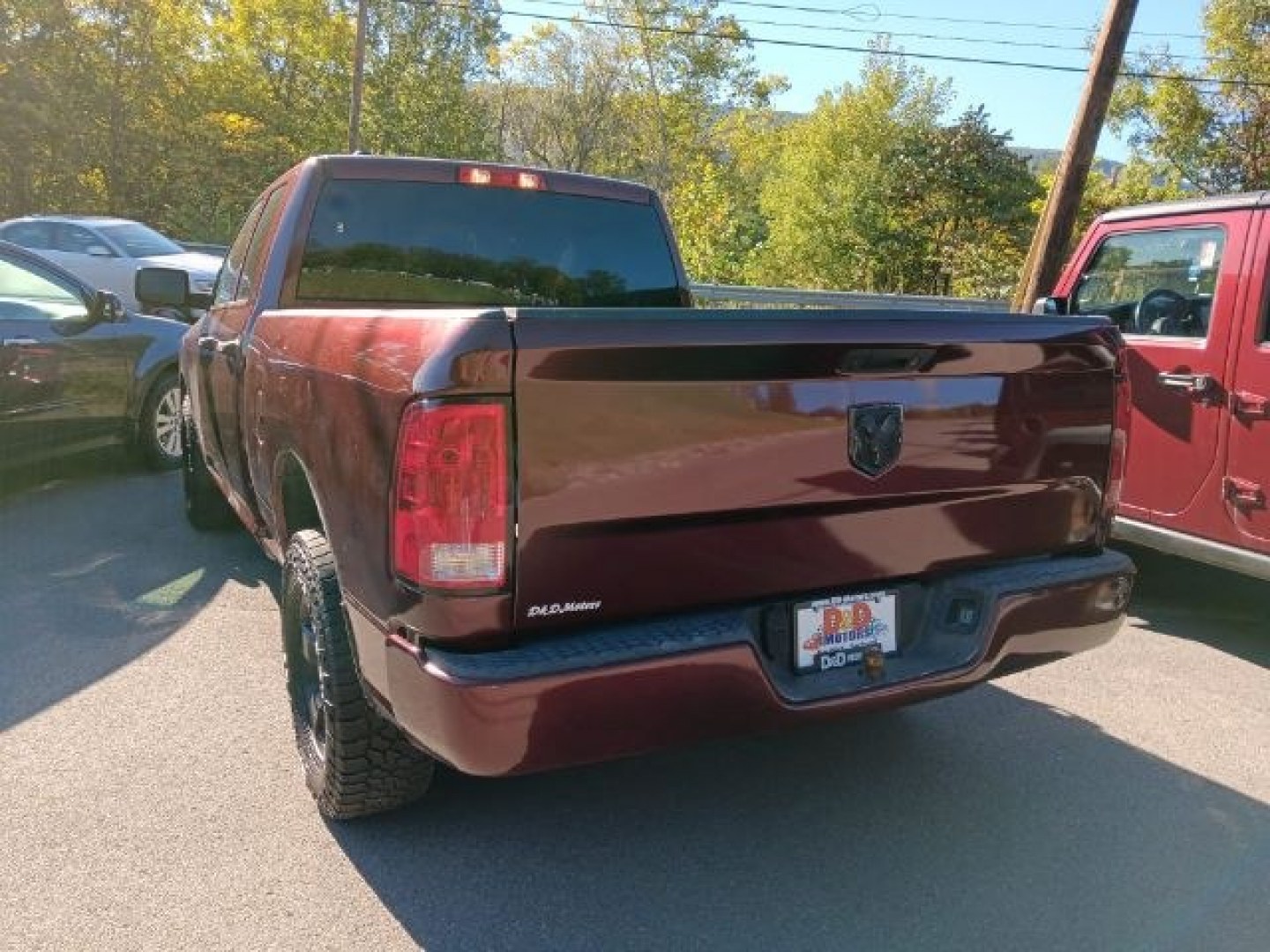 2018 RED Ram 1500 Express Quad Cab 4x4 6'4 Box (1C6RR7FG6JS) with an 5.7L V8 engine, AT transmission, located at 15520 McMullen Hwy SW, Belair, MD, 21502, (301) 729-3700, 39.581375, -78.846451- Photo#3