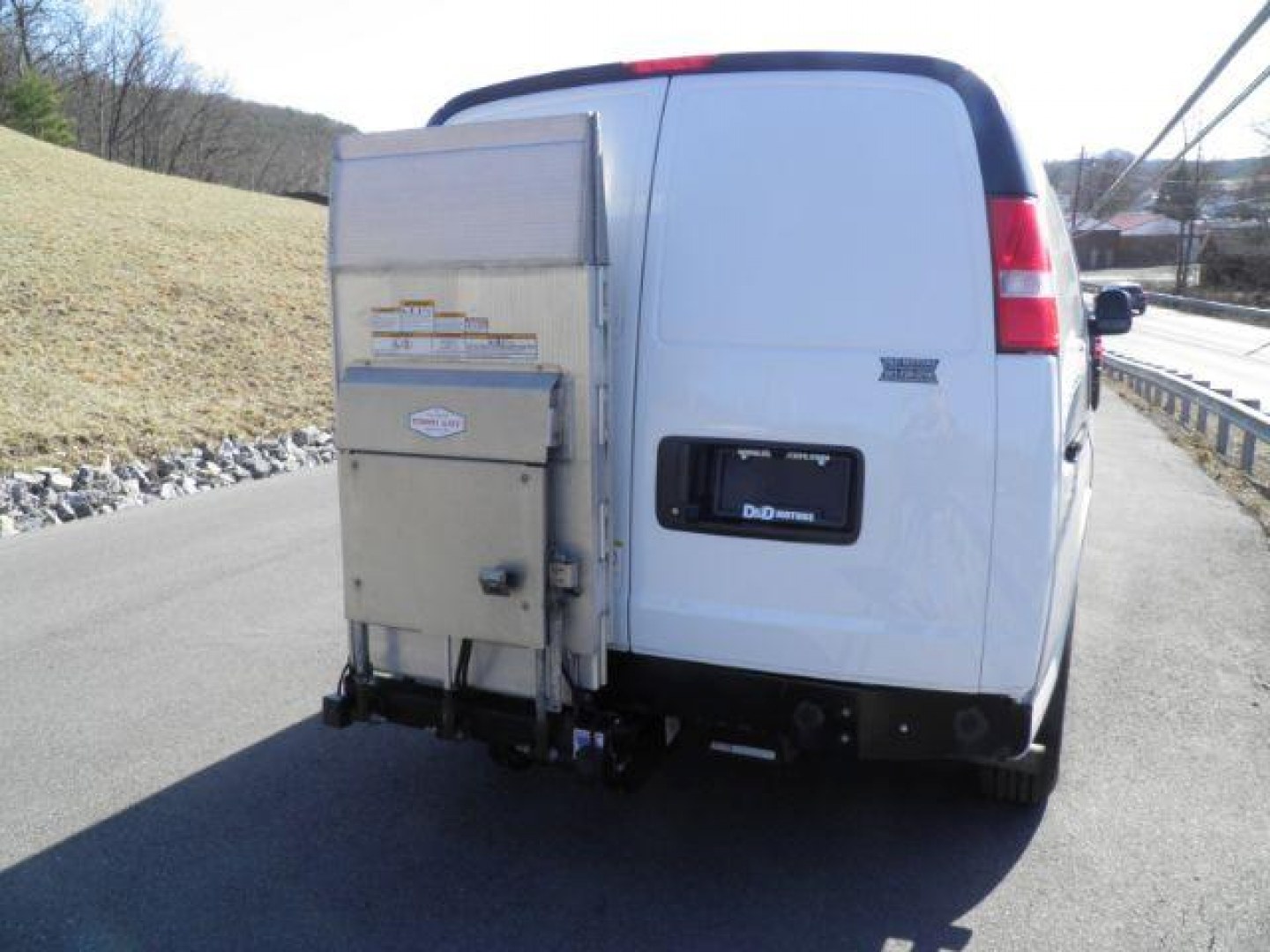 2019 White Chevrolet Express 3500 Work Van (1GCZGGFP2K1) with an 4.3L V6 engine, AT transmission, located at 15520 McMullen Hwy SW, Belair, MD, 21502, (301) 729-3700, 39.581375, -78.846451 - Photo#5