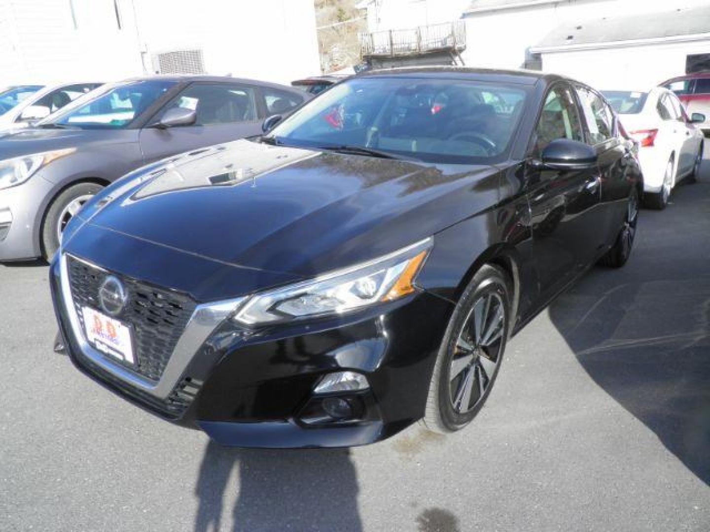 2019 Black Nissan Altima 2.5 SL (1N4BL4EV0KC) with an 2.5L I4 engine, AT transmission, located at 15520 McMullen Hwy SW, Belair, MD, 21502, (301) 729-3700, 39.581375, -78.846451 - Photo#0
