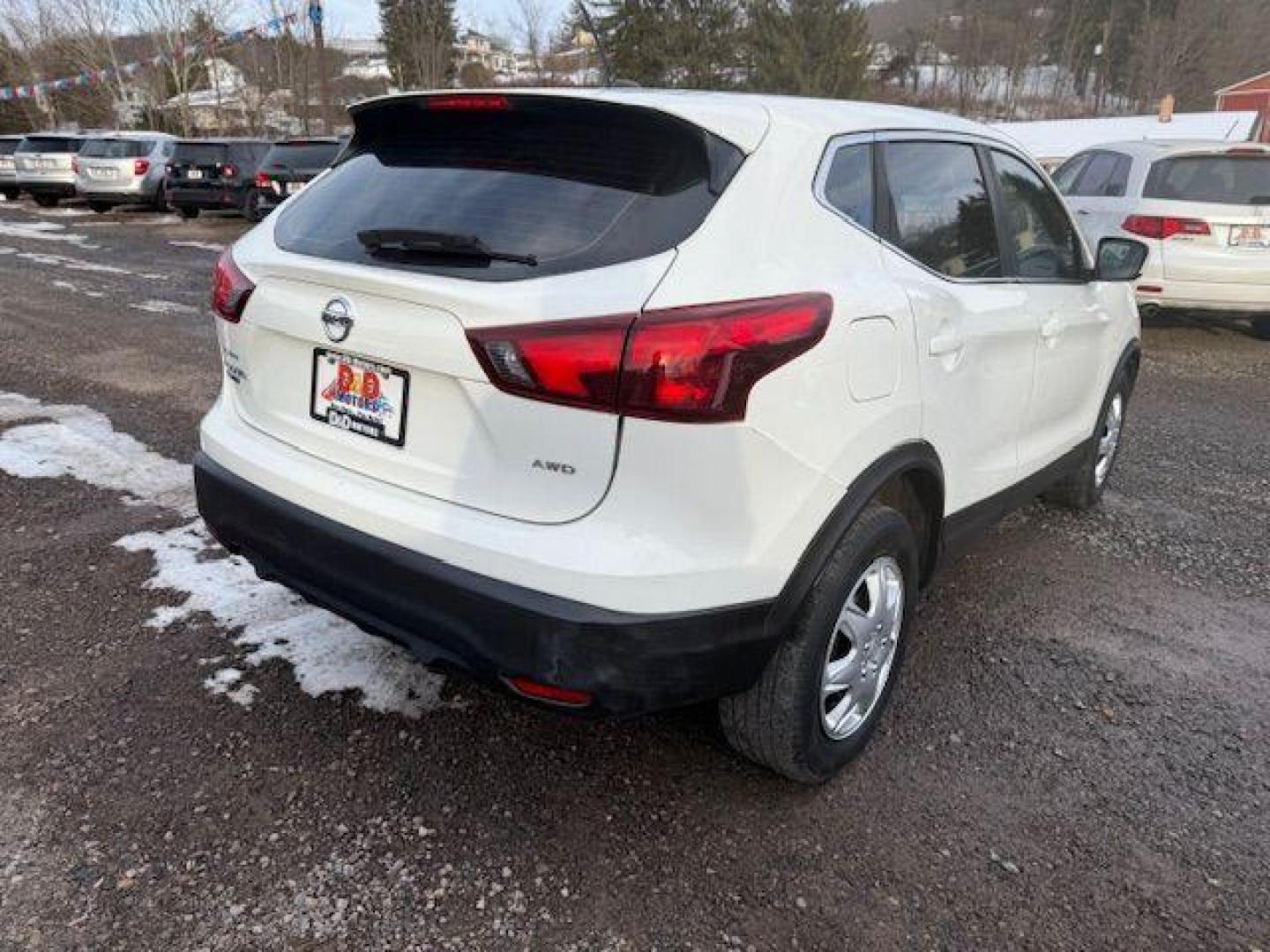 2019 WHITE Nissan Rogue Sport S (JN1BJ1CR3KW) with an 2.4L L4 engine, AT transmission, located at 19521 New George's Creek Rd SW, Barton, MD, 21521, (301) 463-2404, 39.524323, -79.017906 - Photo#1