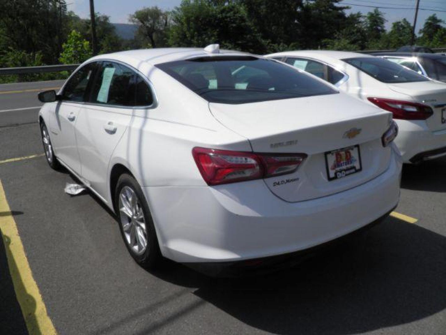 2020 White Chevrolet Malibu LT (1G1ZD5ST5LF) with an 1.5L I4 engine, AT transmission, located at 15520 McMullen Hwy SW, Belair, MD, 21502, (301) 729-3700, 39.581375, -78.846451 - Photo#4