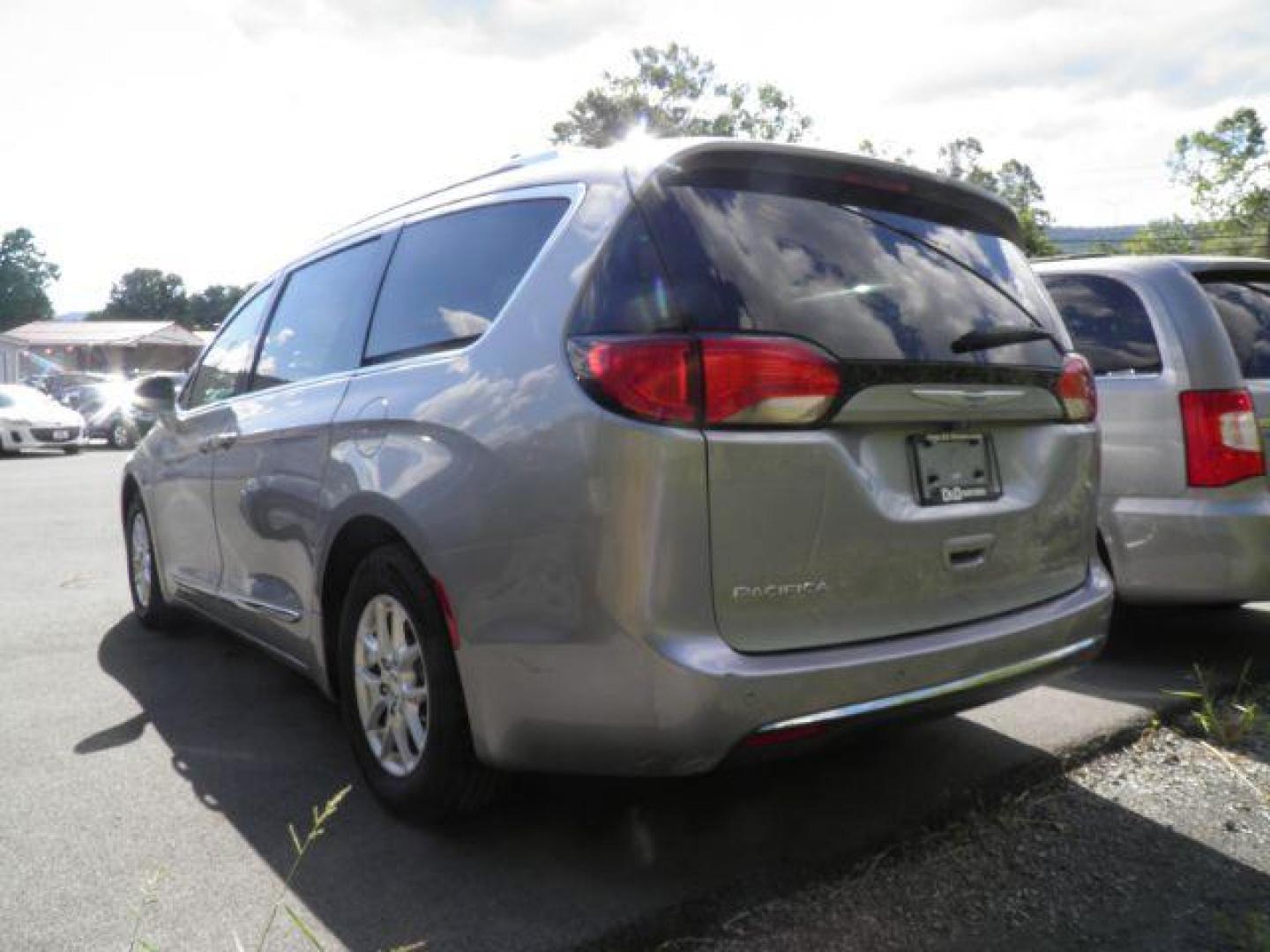 2020 Silver Chrysler Pacifica Touring L (2C4RC1BG2LR) with an 3.6L V6 engine, AT transmission, located at 15520 McMullen Hwy SW, Belair, MD, 21502, (301) 729-3700, 39.581375, -78.846451 - Photo#5